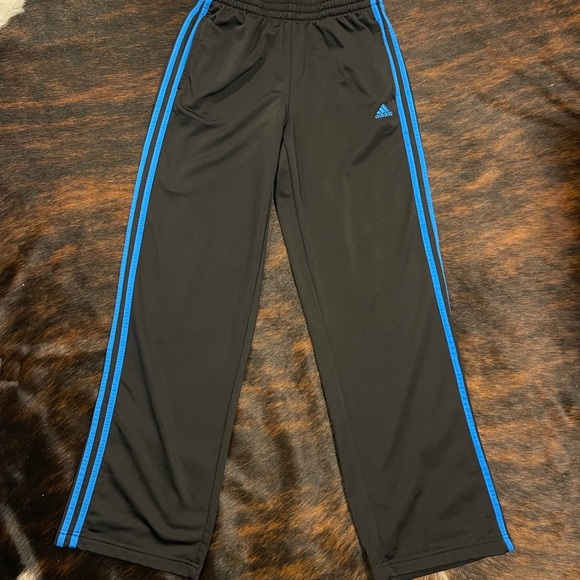 Women’s Adidas sweats - Picture 1 of 3